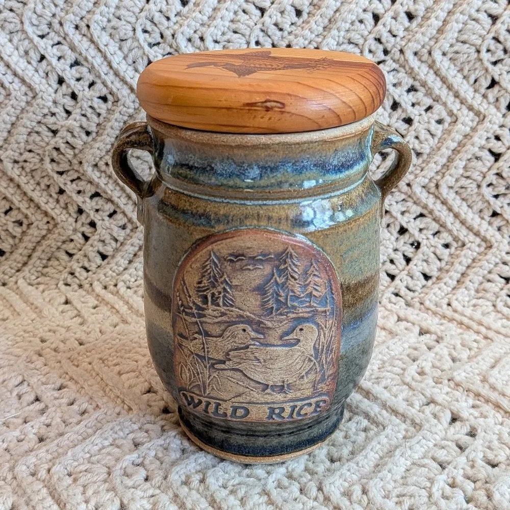 David Minnesota Studio Pottery Wild Rice Canister Jar with Wood Duck Lid